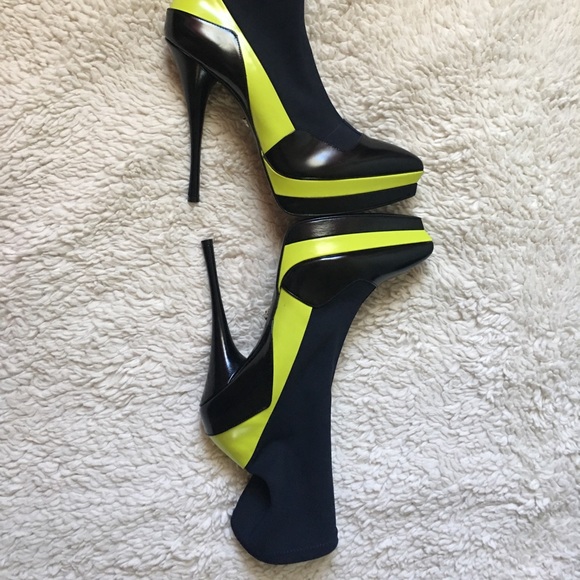 Versace - Picture 6 of 8